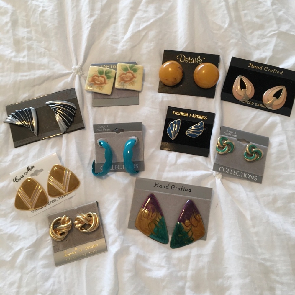 🥰 Earrings Ten (10) pairs one price 🥰